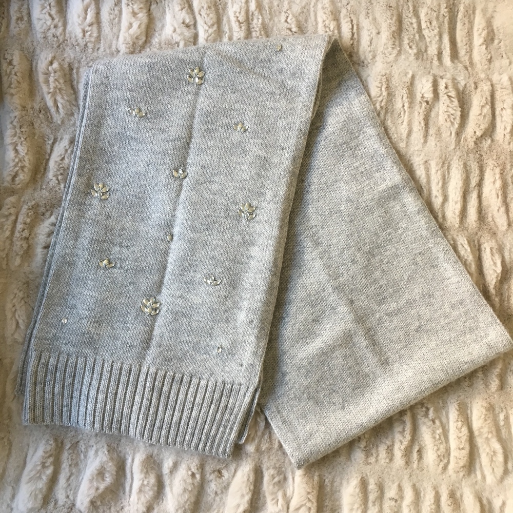 (DONATED) NWOT BANANA REPUBLIC Beaded Scarf